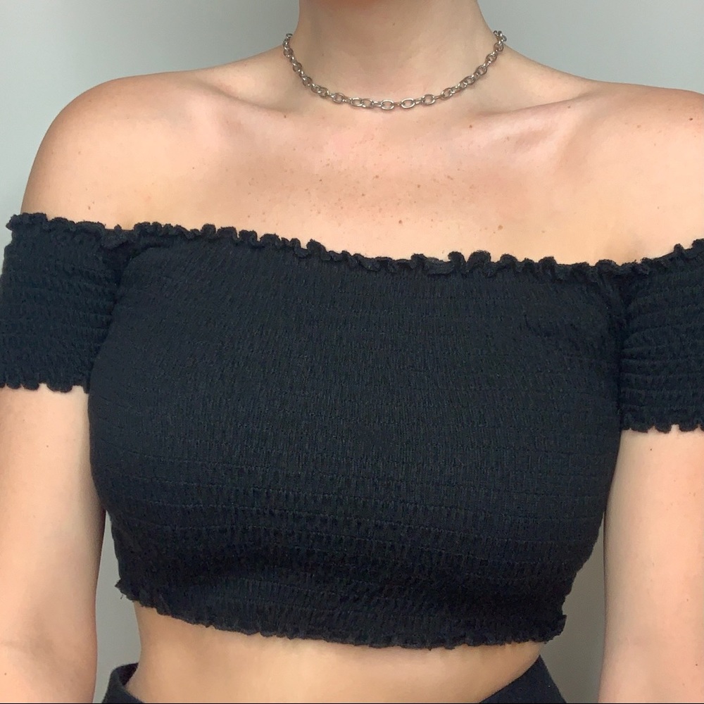 OFF THE SHOULDER CROP TOP